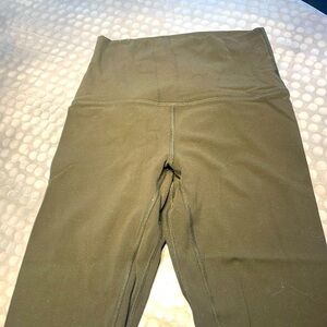 Lululemon capri leggings - like new